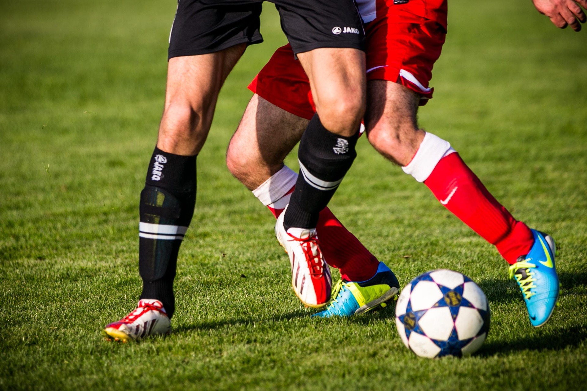 Fußball spielen, Zweikampf, Hypnose hilft, klare Gedanken zu fassen